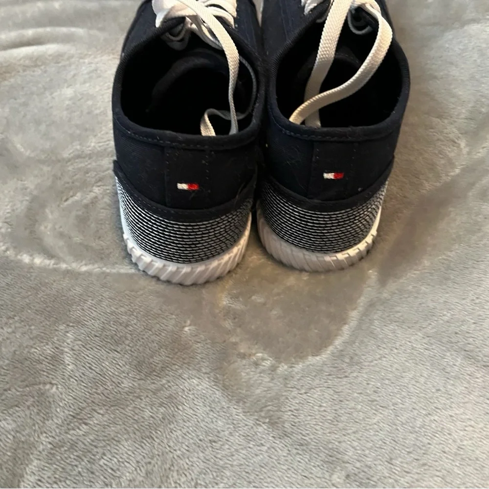 NWOT Tommy Hilfiger Men's Navy and White Sneakers - Picture 5 of 5